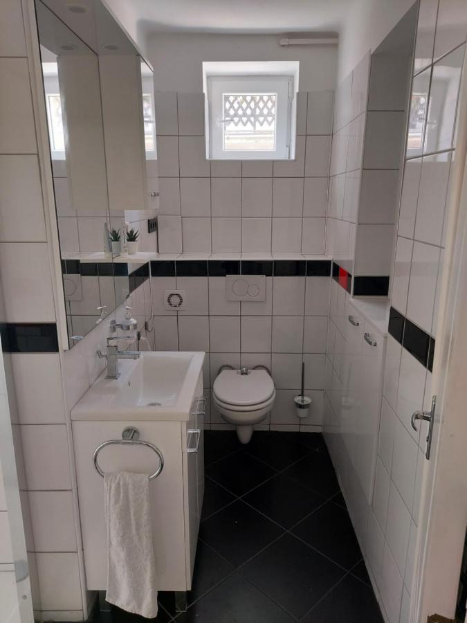2+2Szemelyes Apartman Kerttel Apartment Szekesfehervar Exterior photo