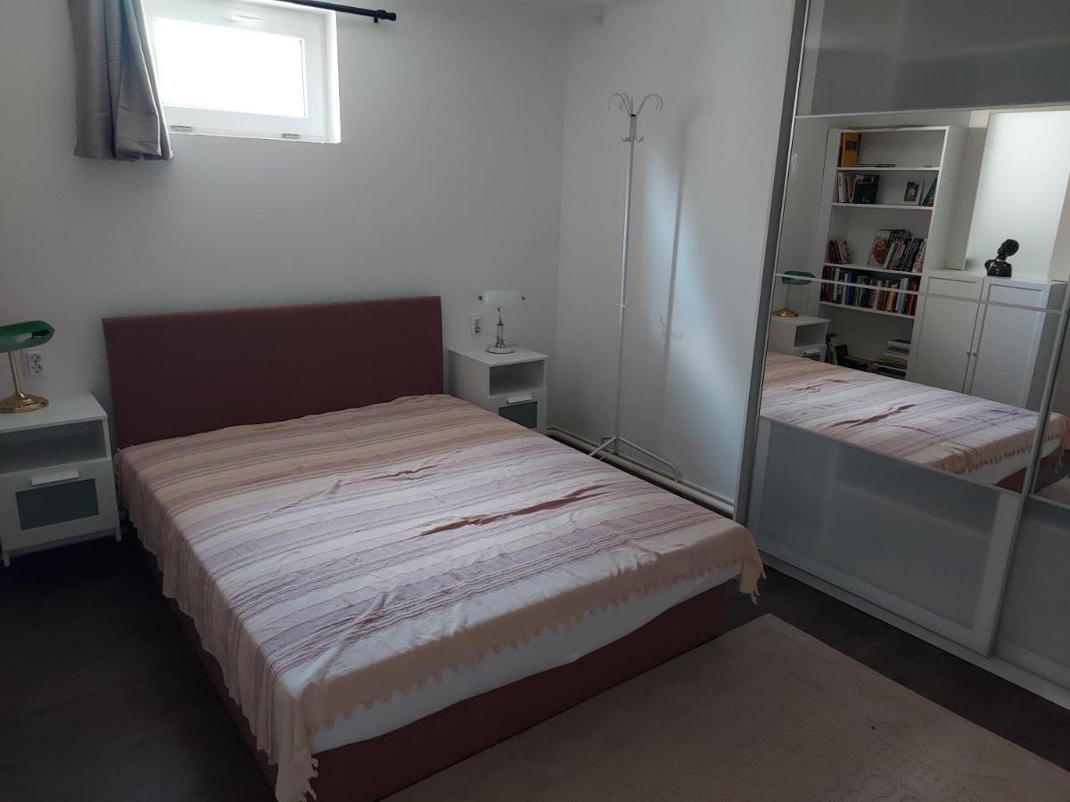 2+2Szemelyes Apartman Kerttel Apartment Szekesfehervar Exterior photo